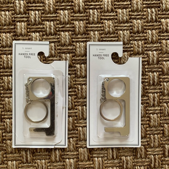 NWT Hands Free No Touch Door Handle Tool Keychain Non-Contact Keychain Tool - Picture 1 of 2